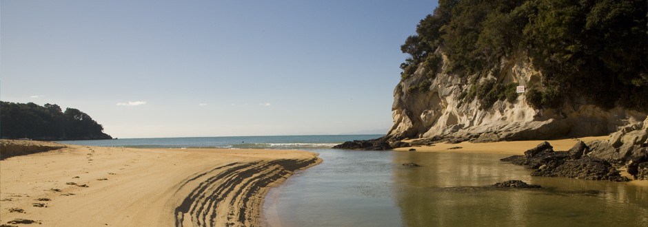 Kaiteriteri lagoon and beach at low tide